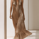 VESTIDO MAXI PLISADO DORADO METALIZADO CON CUELLO HALTER - VALERINA MARBELLA