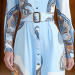 VESTIDO LARGO CAMISERO AZUL CLARO CON ESTAMPADO PAISLEY Y CINTURÓN - VALERINA MARBELLA