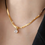 COLLAR ELEGANTE STRASS COLGANTE | ORO