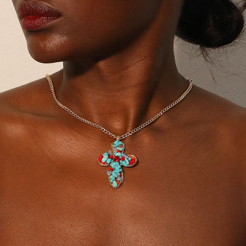 COLLAR BOHEMIO VIBRANT COLORÉ TURQUESA CRUZ COLGANTE