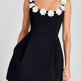 VESTIDO MINI FEMENINO CON APLICACIONES FLORALES