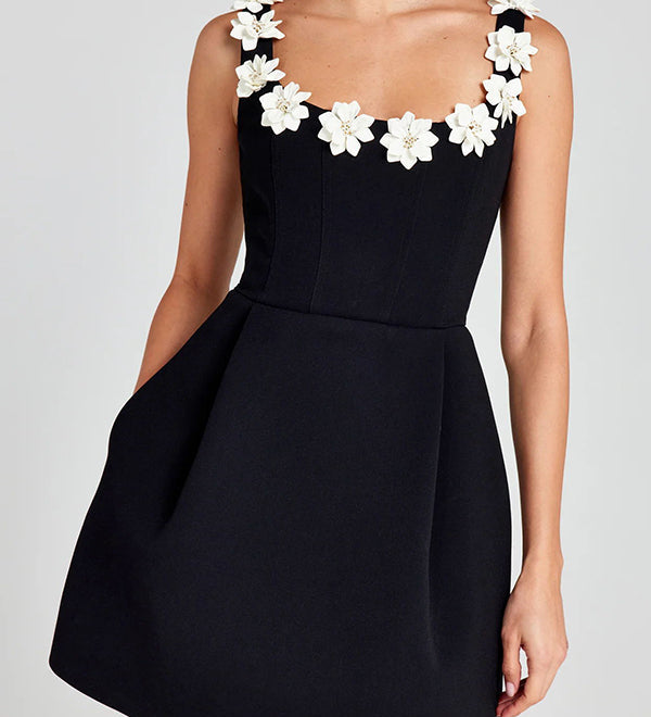 VESTIDO MINI FEMENINO CON APLICACIONES FLORALES