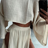 Conjunto casual de duas peças em algodão e linho com fenda elegante.