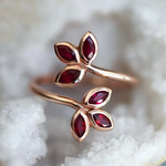 ANILLO VINTAGE ROJO CRISTAL FEUILLE ROSA ORO