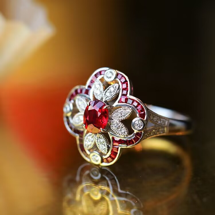 ANILLO VINTAGE ÉCLATANT ROJO CIRCONA