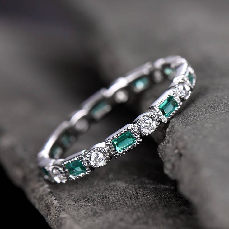 ANILLO VINTAGE INCRUSTÉ VERDE CIRCONA PLATA