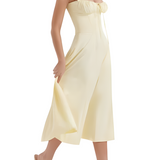 VESTIDO CON DETALLE DE CORSET Y CINTURA MARCADA