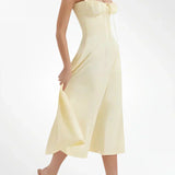 VESTIDO CON DETALLE DE CORSET Y CINTURA MARCADA